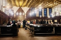 Lovsång och förbön om Andens eld för en ny evangelisation i Katolska domkyrkan